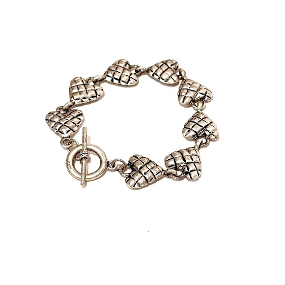 ANTIQUE Engraved Matte Silver Puffed Heart Toggle Bracelet​ - Picture 1 of 6